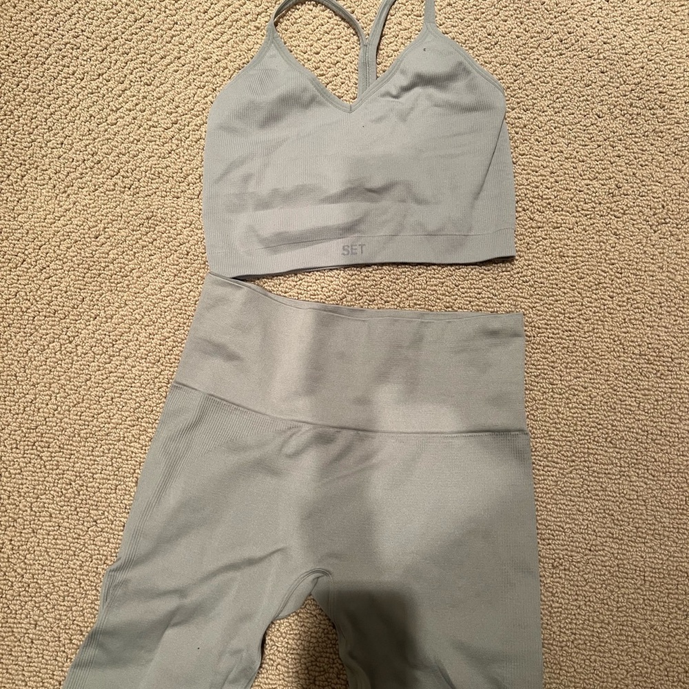 SET Active Gray/green set top and bottom